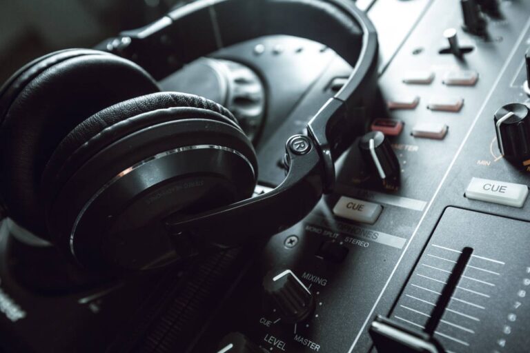 ¿Qué frecuencias son molestas para el oído?